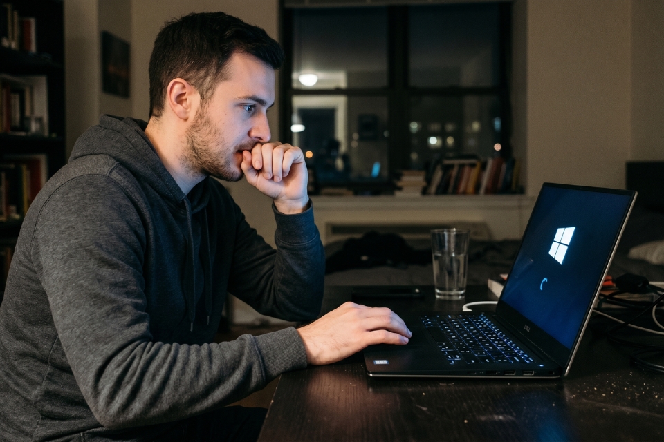 Sửa lỗi máy treo logo Windows 10 6