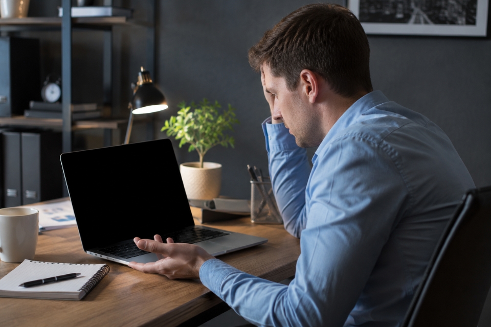 Sửa lỗi black screen after login Windows 10 10
